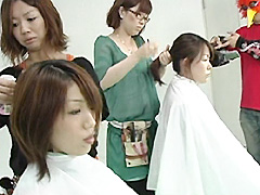 ミスハゲバースを決めるために3名の美女が剃髪祭で競い合い